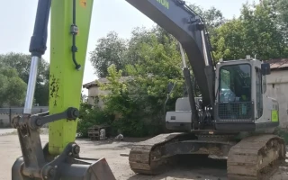 Гусеничный экскаватор