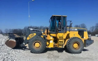 Фронтальный погрузчик 3 куб, 5тонн