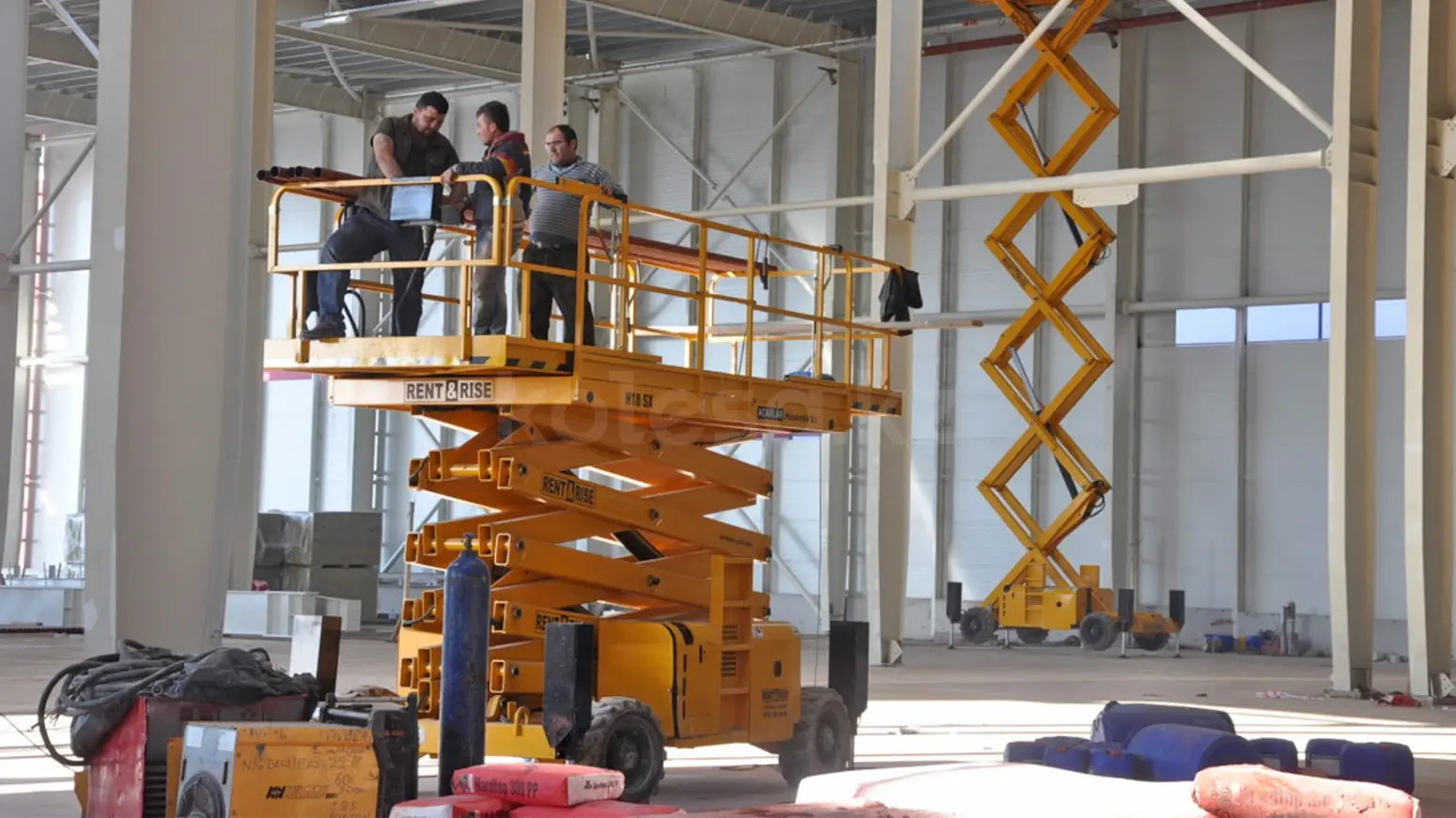 НОЖНИЧНЫЙ ПОДЪЕМНИК ДЛЯ МОНТАЖНЫХ РАБОТ HAULOTTE H 18 SX - фото 3