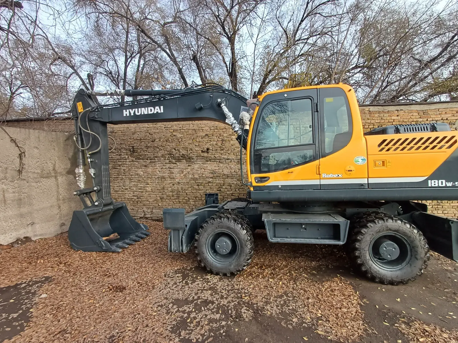 Экскаваторы с опытными операторами