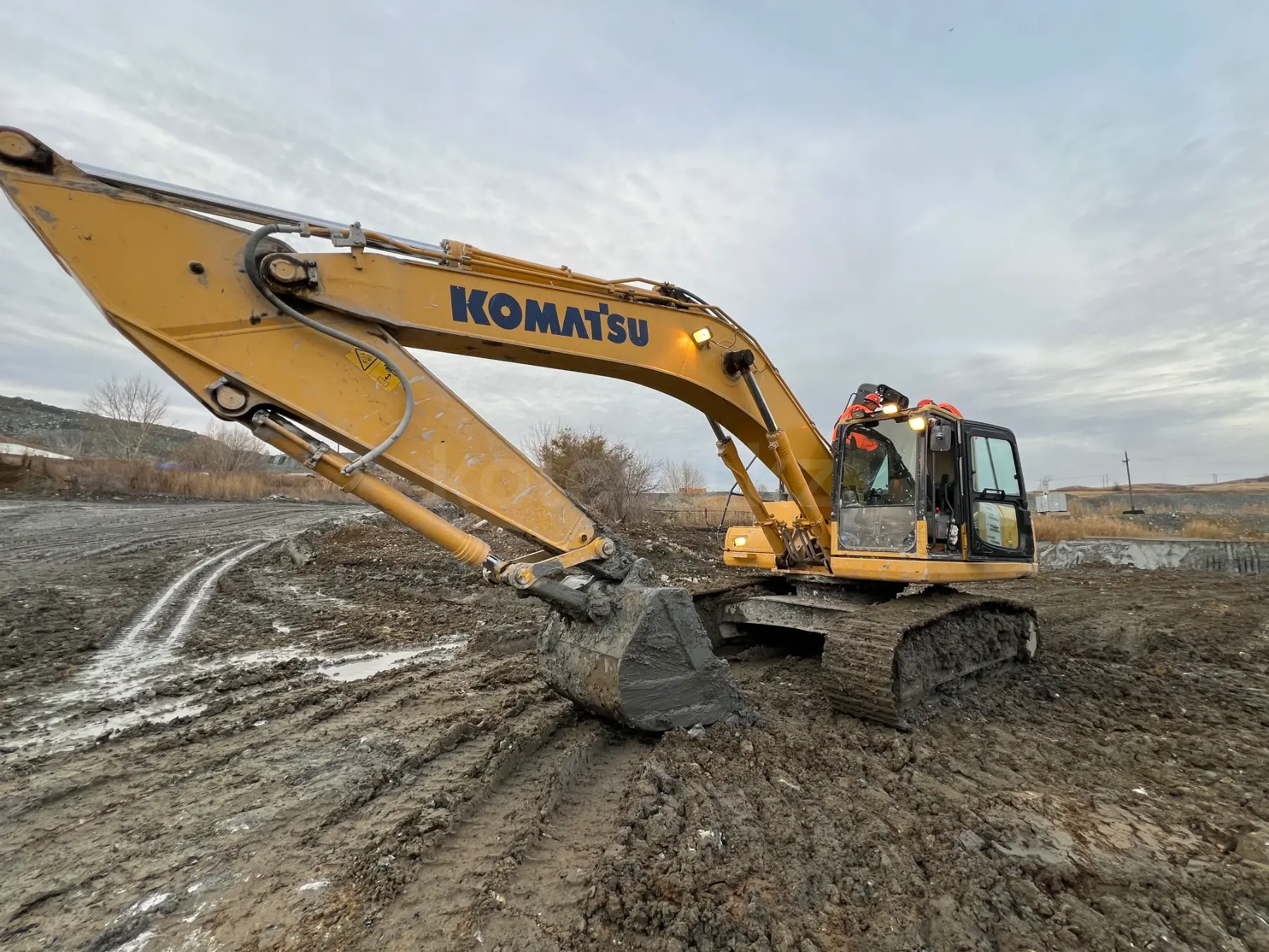 Экскаватор только в долгосрочную аренду - фото 2