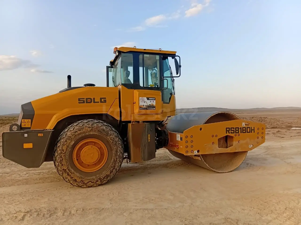 Спецтехники в аренду. Экскаваторы, бульдозера, автогрейдер, каток