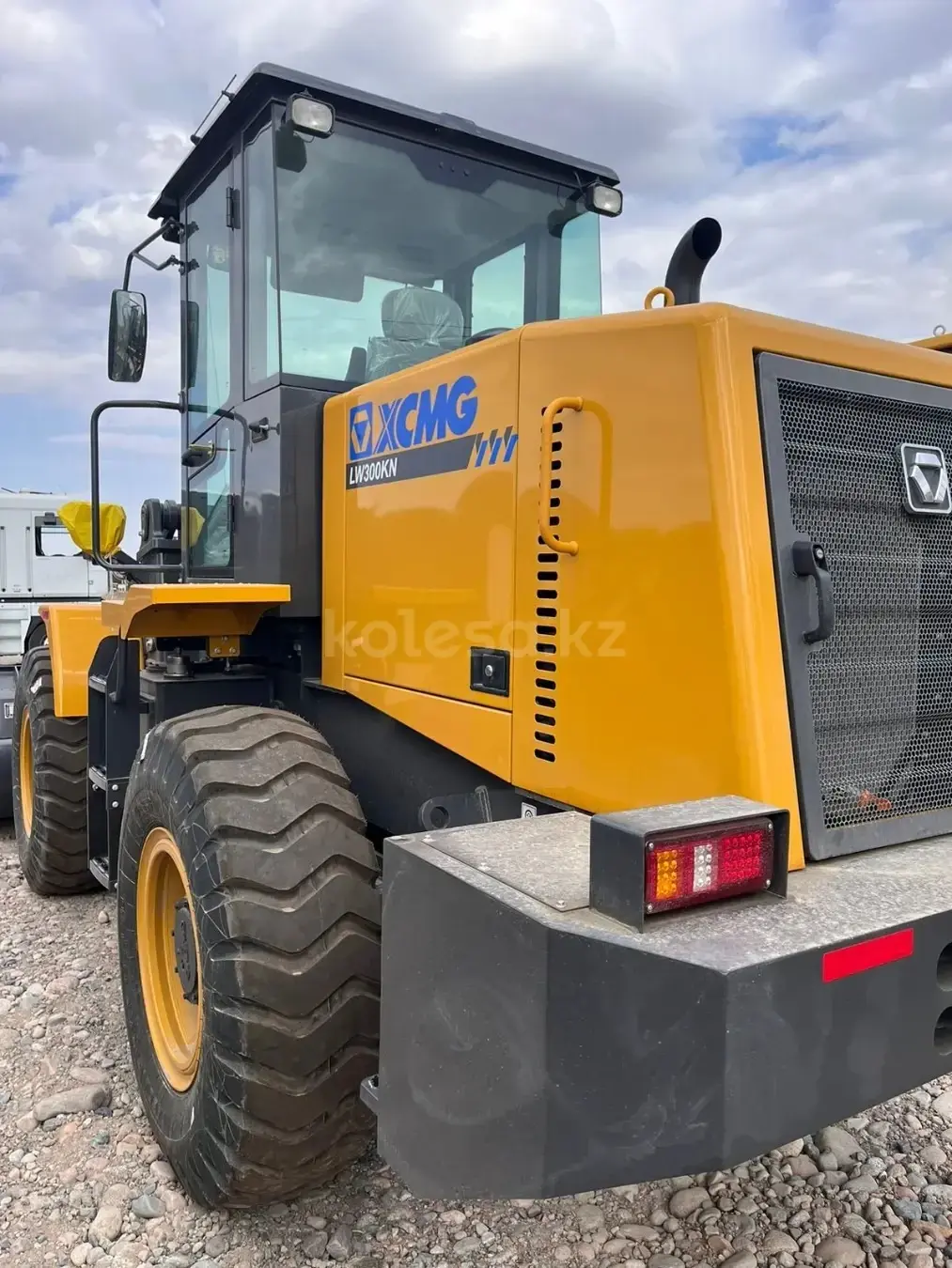 Аренда Фронтального Погрузчика на длительный срок 1, 8 м3 и 3м3 - фото 2